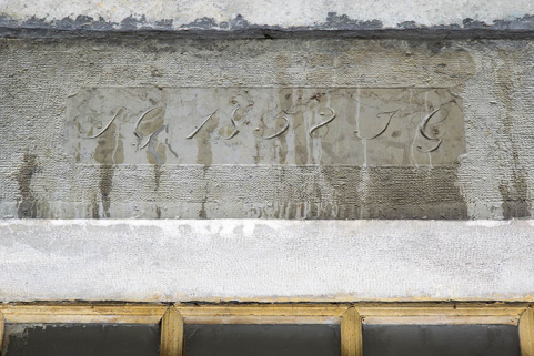 Façade antérieure : date et initiales sur le linteau de la porte. © Région Bourgogne-Franche-Comté, Inventaire du patrimoine