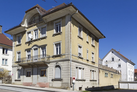 Façades antérieure et latérale droite. © Région Bourgogne-Franche-Comté, Inventaire du patrimoine Façades antérieure et latérale droite. © Région Bourgogne-Franche-Comté, Inventaire du patrimoine