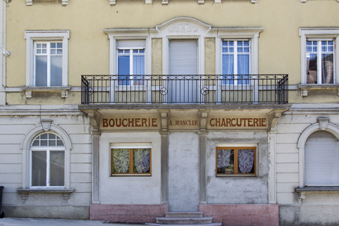Façade antérieure : travées centrales. © Région Bourgogne-Franche-Comté, Inventaire du patrimoine Façade antérieure : travées centrales. © Région Bourgogne-Franche-Comté, Inventaire du patrimoine