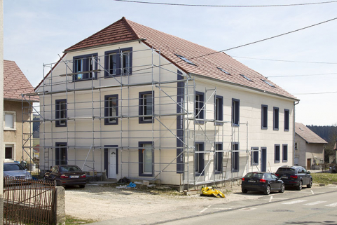 Bâtiment au n° 41 : façades antérieure et latérale gauche. © Région Bourgogne-Franche-Comté, Inventaire du patrimoine Bâtiment au n° 41 : façades antérieure et latérale gauche. © Région Bourgogne-Franche-Comté, Inventaire du patrimoine