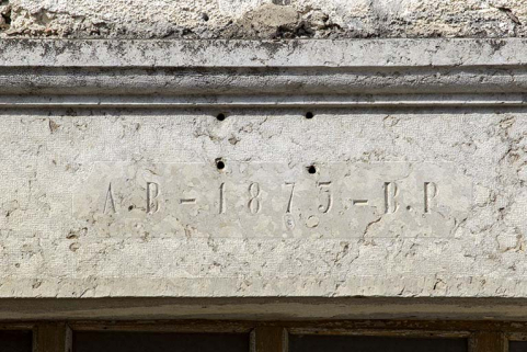 Façade antérieure : date et initiales sur le linteau de la porte. © Région Bourgogne-Franche-Comté, Inventaire du patrimoine