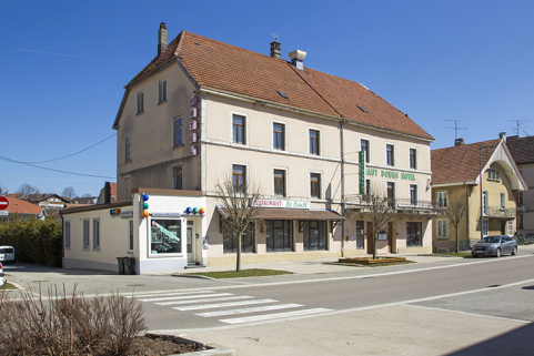 Façades antérieure et latérale gauche. © Région Bourgogne-Franche-Comté, Inventaire du patrimoine