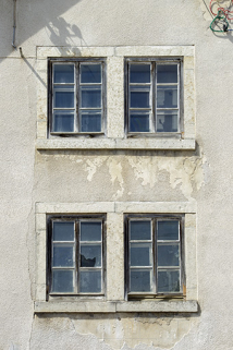 Façade latérale droite : fenêtres horlogères. © Région Bourgogne-Franche-Comté, Inventaire du patrimoine