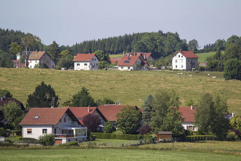 Vue d'ensemble du quartier du "Rif", depuis le sud. La maison est visible à droite. © Région Bourgogne-Franche-Comté, Inventaire du patrimoine Vue d'ensemble du quartier du "Rif", depuis le sud. La maison est visible à droite. © Région Bourgogne-Franche-Comté, Inventaire du patrimoine