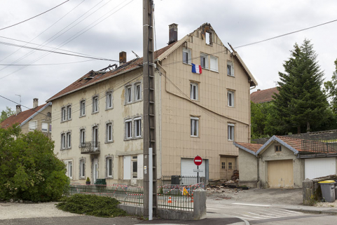 Vue d'ensemble, depuis l'ouest (façades antérieure et latérale droite). © Région Bourgogne-Franche-Comté, Inventaire du patrimoine