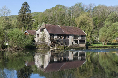Vue de trois quarts depuis la rive droite. © Région Bourgogne-Franche-Comté, Inventaire du patrimoine