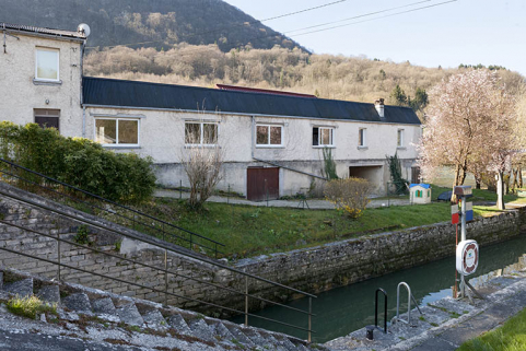 Atelier de fabrication depuis le chemin de halage. © Région Bourgogne-Franche-Comté, Inventaire du patrimoine