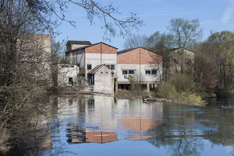 Vue d'ensemble depuis l'amont du barrage. © Région Bourgogne-Franche-Comté, Inventaire du patrimoine