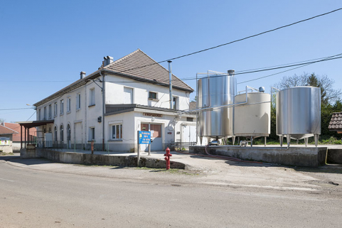 Vue d'ensemble depuis l'ouest. © Région Bourgogne-Franche-Comté, Inventaire du patrimoine