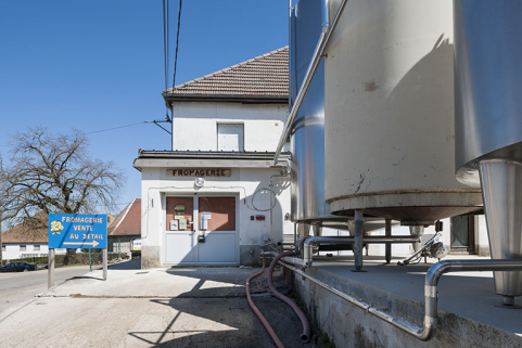 Entrée de la fromagerie.. © Région Bourgogne-Franche-Comté, Inventaire du patrimoine