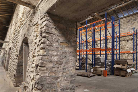 Mur séparant le quai de l'atelier (ouvertures modifiées). © Région Bourgogne-Franche-Comté, Inventaire du patrimoine Mur séparant le quai de l'atelier (ouvertures modifiées). © Région Bourgogne-Franche-Comté, Inventaire du patrimoine