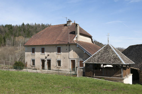 Logement vu de trois quarts droite. © Région Bourgogne-Franche-Comté, Inventaire du patrimoine Logement vu de trois quarts droite. © Région Bourgogne-Franche-Comté, Inventaire du patrimoine