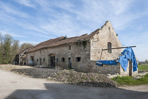 Bâtiment agricole vu de trois quarts droite. © Région Bourgogne-Franche-Comté, Inventaire du patrimoine