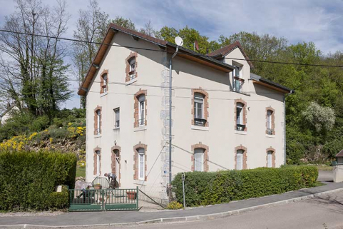 Logement (ou bureau ?) à l'entrée du site.  © Région Bourgogne-Franche-Comté, Inventaire du patrimoine Logement (ou bureau ?) à l'entrée du site.  © Région Bourgogne-Franche-Comté, Inventaire du patrimoine