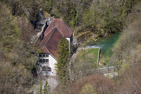 Vue plongeante sur la centrale hydroélectrique depuis le sud-est. © Région Bourgogne-Franche-Comté, Inventaire du patrimoine Vue plongeante sur la centrale hydroélectrique depuis le sud-est. © Région Bourgogne-Franche-Comté, Inventaire du patrimoine