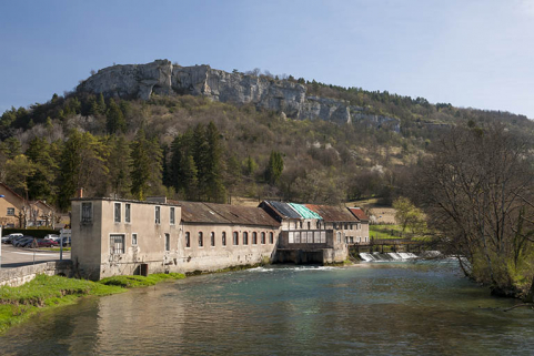 Vue d'ensemble depuis le sud-ouest. © Région Bourgogne-Franche-Comté, Inventaire du patrimoine Vue d'ensemble depuis le sud-ouest. © Région Bourgogne-Franche-Comté, Inventaire du patrimoine