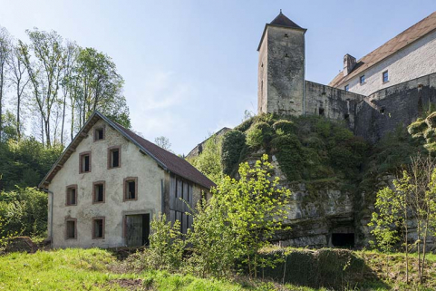 Le moulin et le château de la Roche, depuis le nord-ouest. © Région Bourgogne-Franche-Comté, Inventaire du patrimoine