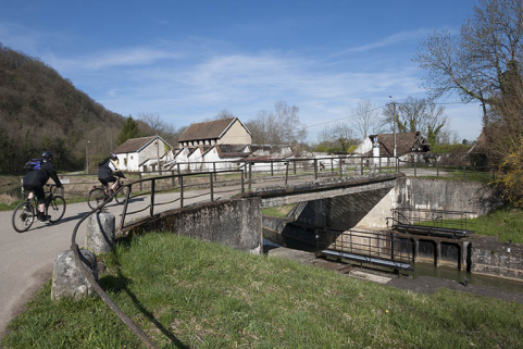 Vue d'ensemble depuis le sud-est. © Région Bourgogne-Franche-Comté, Inventaire du patrimoine Vue d'ensemble depuis le sud-est. © Région Bourgogne-Franche-Comté, Inventaire du patrimoine