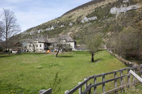 Vue d'ensemble depuis le sud. © Région Bourgogne-Franche-Comté, Inventaire du patrimoine Vue d'ensemble depuis le sud. © Région Bourgogne-Franche-Comté, Inventaire du patrimoine