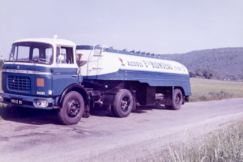 Camion-citerne des Ets Blondeau, photogr., s.d. [3e quart 20e siècle]. © Région Bourgogne-Franche-Comté, Inventaire du patrimoine