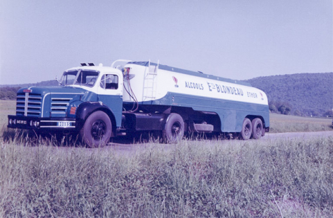 Camion-citerne des Ets Blondeau, photogr., s.d. [3e quart 20e siècle]. © Région Bourgogne-Franche-Comté, Inventaire du patrimoine
