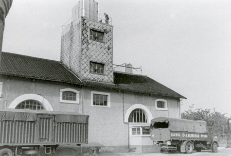 Atelier de distillation (?), photogr., s.d. [2e quart 20e siècle]. © Région Bourgogne-Franche-Comté, Inventaire du patrimoine