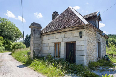 Pavillon d'entrée vu de trois quarts. © Région Bourgogne-Franche-Comté, Inventaire du patrimoine Pavillon d'entrée vu de trois quarts. © Région Bourgogne-Franche-Comté, Inventaire du patrimoine