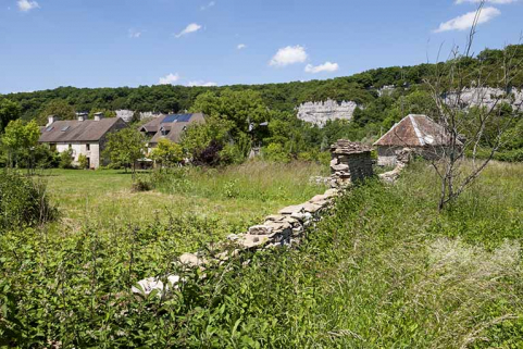 Vue d'ensemble depuis le sud-est. © Région Bourgogne-Franche-Comté, Inventaire du patrimoine Vue d'ensemble depuis le sud-est. © Région Bourgogne-Franche-Comté, Inventaire du patrimoine