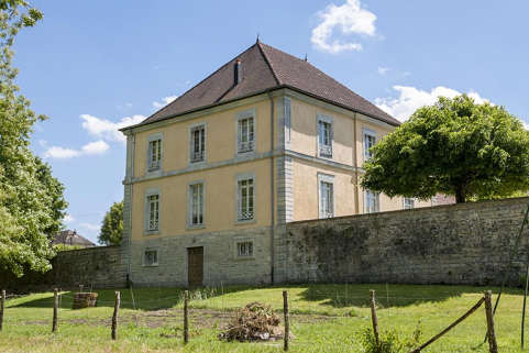 Logement patronal. Vue de trois quarts arrière. © Région Bourgogne-Franche-Comté, Inventaire du patrimoine Logement patronal. Vue de trois quarts arrière. © Région Bourgogne-Franche-Comté, Inventaire du patrimoine