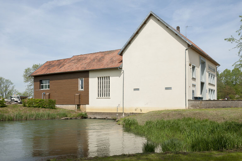 La centrale hydroélectrique vue depuis le sud. © Région Bourgogne-Franche-Comté, Inventaire du patrimoine La centrale hydroélectrique vue depuis le sud. © Région Bourgogne-Franche-Comté, Inventaire du patrimoine