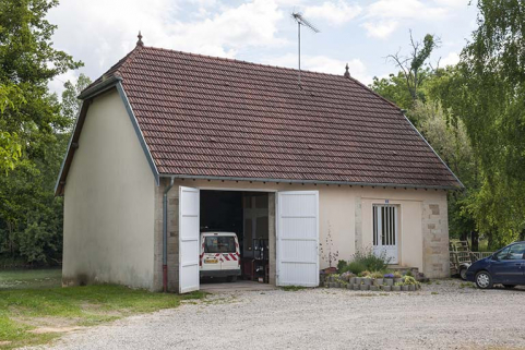 Garage et logement (ancien atelier de scierie). © Région Bourgogne-Franche-Comté, Inventaire du patrimoine Garage et logement (ancien atelier de scierie). © Région Bourgogne-Franche-Comté, Inventaire du patrimoine