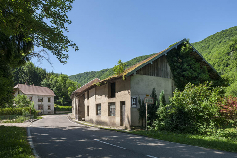 Vue d'ensemble depuis le nord-ouest. © Région Bourgogne-Franche-Comté, Inventaire du patrimoine Vue d'ensemble depuis le nord-ouest. © Région Bourgogne-Franche-Comté, Inventaire du patrimoine