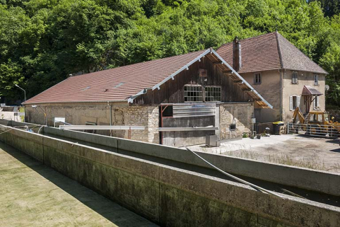 Atelier de scierie et logement vus de trois quarts. © Région Bourgogne-Franche-Comté, Inventaire du patrimoine Atelier de scierie et logement vus de trois quarts. © Région Bourgogne-Franche-Comté, Inventaire du patrimoine