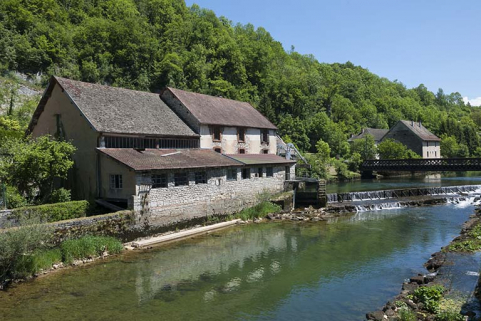 Vue d'ensemble depuis l'ouest. © Région Bourgogne-Franche-Comté, Inventaire du patrimoine Vue d'ensemble depuis l'ouest. © Région Bourgogne-Franche-Comté, Inventaire du patrimoine