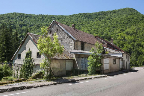 Vue de trois quarts, depuis la route départementale. © Région Bourgogne-Franche-Comté, Inventaire du patrimoine Vue de trois quarts, depuis la route départementale. © Région Bourgogne-Franche-Comté, Inventaire du patrimoine