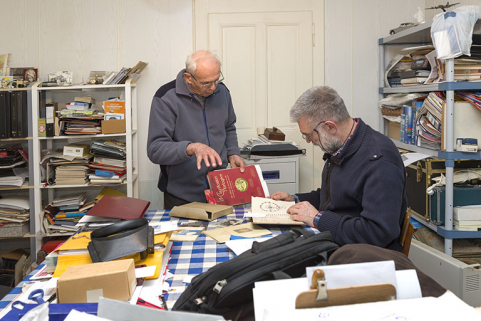 Etude de la commune de Charquemont : le chercheur et Jacques Donzé, personne ressource sur l'horlogerie locale. © Région Bourgogne-Franche-Comté, Inventaire du patrimoine