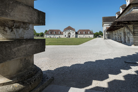 Logement des ouvriers et berne ouest depuis la maison du directeur. © Bibliothèque municipale, Besançon Logement des ouvriers et berne ouest depuis la maison du directeur. © Bibliothèque municipale, Besançon