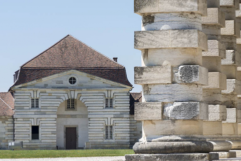 Pavillon du logement des ouvriers (berniers) ouest, depuis la maison du directeur. © Région Bourgogne-Franche-Comté, Inventaire du patrimoine Pavillon du logement des ouvriers (berniers) ouest, depuis la maison du directeur. © Région Bourgogne-Franche-Comté, Inventaire du patrimoine