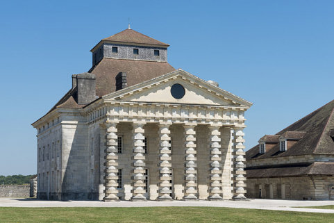 Maison du directeur. Vue de trois quarts gauche. © Région Bourgogne-Franche-Comté, Inventaire du patrimoine Maison du directeur. Vue de trois quarts gauche. © Région Bourgogne-Franche-Comté, Inventaire du patrimoine