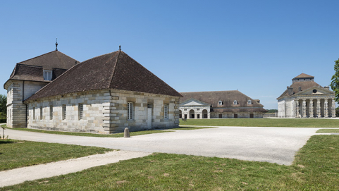 Vue d'ensemble depuis le sud. © Région Bourgogne-Franche-Comté, Inventaire du patrimoine Vue d'ensemble depuis le sud. © Région Bourgogne-Franche-Comté, Inventaire du patrimoine