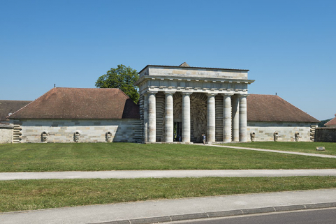 Bâtiment d'entrée, depuis le sud. © Région Bourgogne-Franche-Comté, Inventaire du patrimoine Bâtiment d'entrée, depuis le sud. © Région Bourgogne-Franche-Comté, Inventaire du patrimoine
