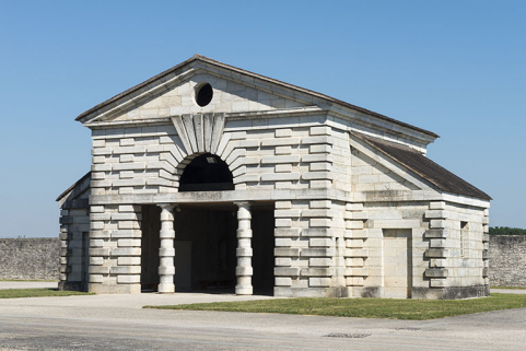 Ecuries. Vue de trois quarts droite. © Région Bourgogne-Franche-Comté, Inventaire du patrimoine Ecuries. Vue de trois quarts droite. © Région Bourgogne-Franche-Comté, Inventaire du patrimoine