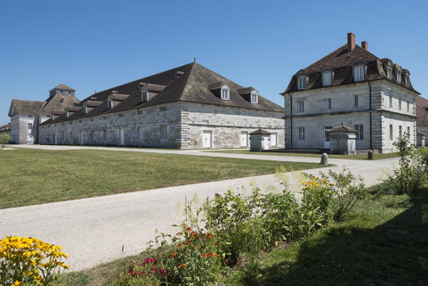 Façade nord de la berne et du maison des commis ouest. © Région Bourgogne-Franche-Comté, Inventaire du patrimoine Façade nord de la berne et du maison des commis ouest. © Région Bourgogne-Franche-Comté, Inventaire du patrimoine