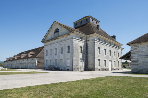 Façade postérieure de la berne est et de la maison du directeur. © Région Bourgogne-Franche-Comté, Inventaire du patrimoine Façade postérieure de la berne est et de la maison du directeur. © Région Bourgogne-Franche-Comté, Inventaire du patrimoine