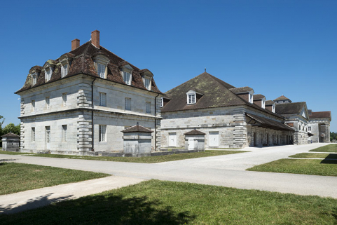 Maison des commis, berne et maison du directeur depuis le sud-ouest. © Bibliothèque municipale, Besançon Maison des commis, berne et maison du directeur depuis le sud-ouest. © Bibliothèque municipale, Besançon