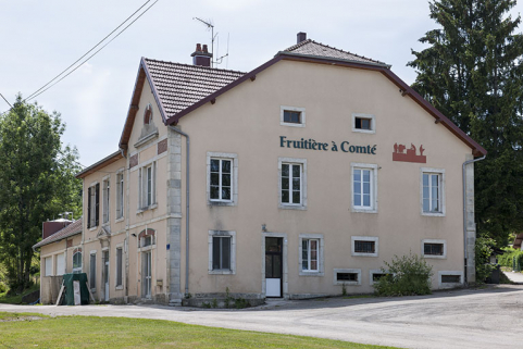 Vue d'ensemble depuis l'est. © Région Bourgogne-Franche-Comté, Inventaire du patrimoine