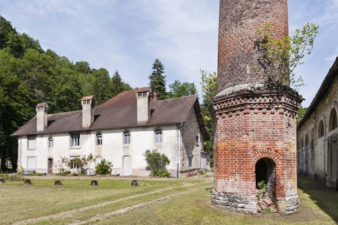 Logement patronal et base de la cheminée depuis l'ouest. © Région Bourgogne-Franche-Comté, Inventaire du patrimoine Logement patronal et base de la cheminée depuis l'ouest. © Région Bourgogne-Franche-Comté, Inventaire du patrimoine