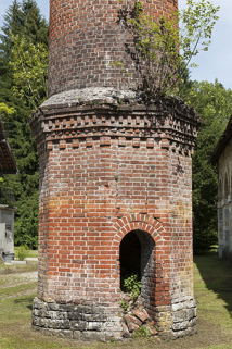 Base de la cheminée. © Région Bourgogne-Franche-Comté, Inventaire du patrimoine Base de la cheminée. © Région Bourgogne-Franche-Comté, Inventaire du patrimoine