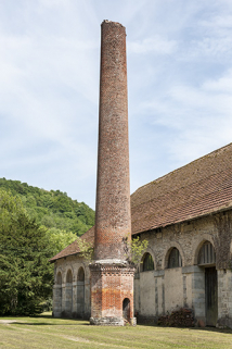 Cheminée de la tuilerie. © Région Bourgogne-Franche-Comté, Inventaire du patrimoine Cheminée de la tuilerie. © Région Bourgogne-Franche-Comté, Inventaire du patrimoine