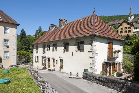 Logement d'ouvriers vue de trois quarts. © Région Bourgogne-Franche-Comté, Inventaire du patrimoine Logement d'ouvriers vue de trois quarts. © Région Bourgogne-Franche-Comté, Inventaire du patrimoine